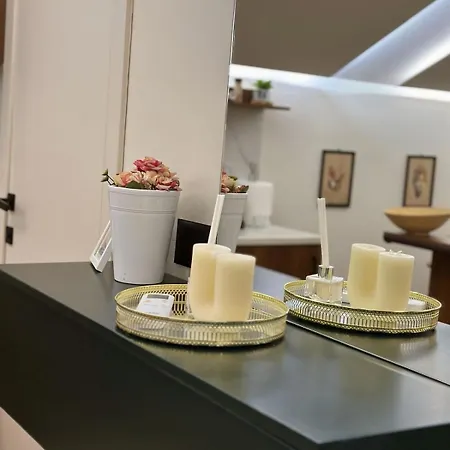 アパート Center Blloku Modern Loft 02 ティラナ